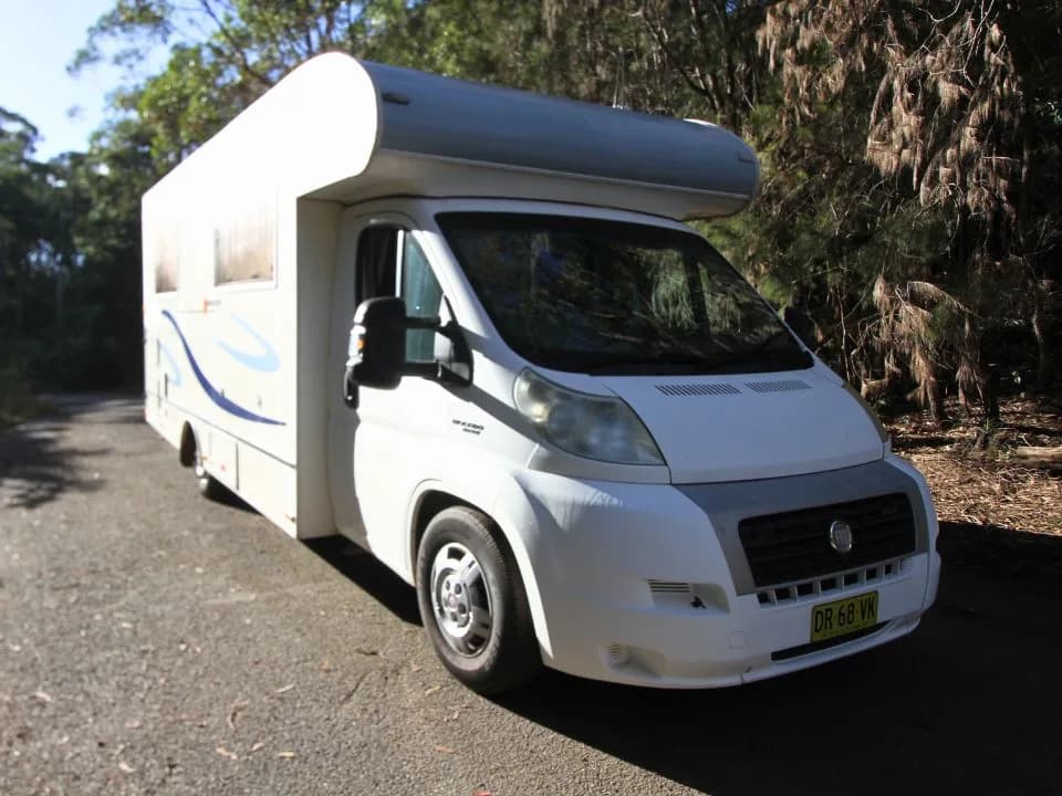 2011 Suncamper Sydney motorhome — front exterior view on Fiat Ducato chassis