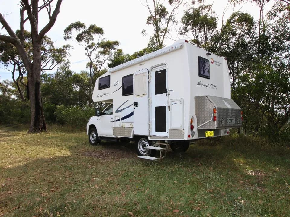 2015 Suncamper Sherwood 4x4 Twin motorhome — entry door open with step deployed