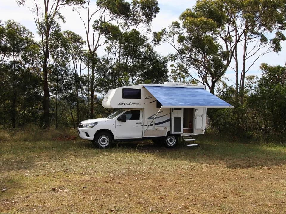 2015 Suncamper Sherwood 4x4 Twin motorhome — exterior with awning extended