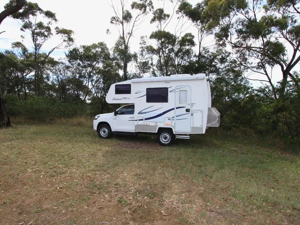 2015 Suncamper Sherwood 4x4 Twin motorhome — driver's side exterior profile