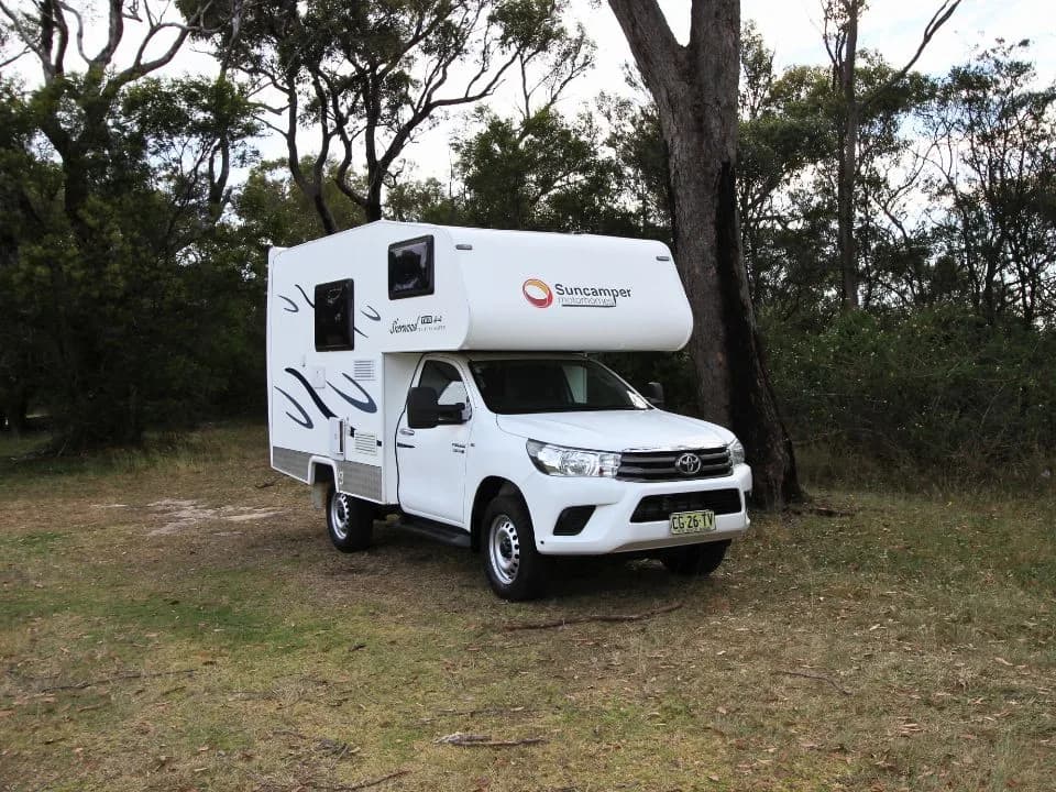 2015 Suncamper Sherwood 4x4 Twin motorhome — front three-quarter exterior, alternate angle