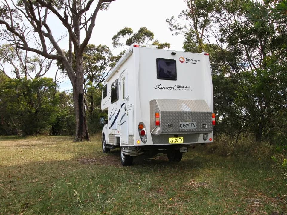 2015 Suncamper Sherwood 4x4 Twin motorhome — rear three-quarter exterior view
