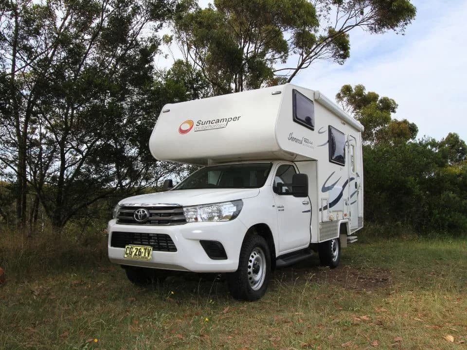 2015 Suncamper Sherwood 4x4 Twin motorhome — front three-quarter exterior view on Toyota HiLux 4x4 chassis